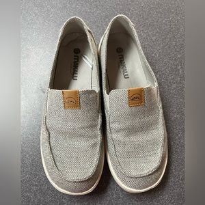 Makalu slip ons